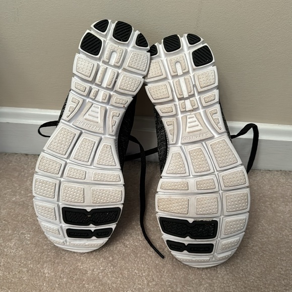Lite-Weight Sketchers - hardly worn! - Picture 5 of 7